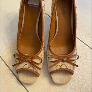 New Mia Vine peep toe heel - size 8.5